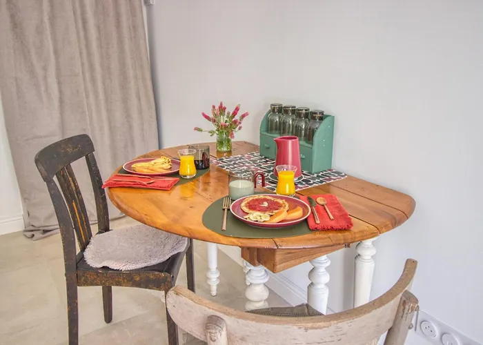 L Orée Du Bois, Le *